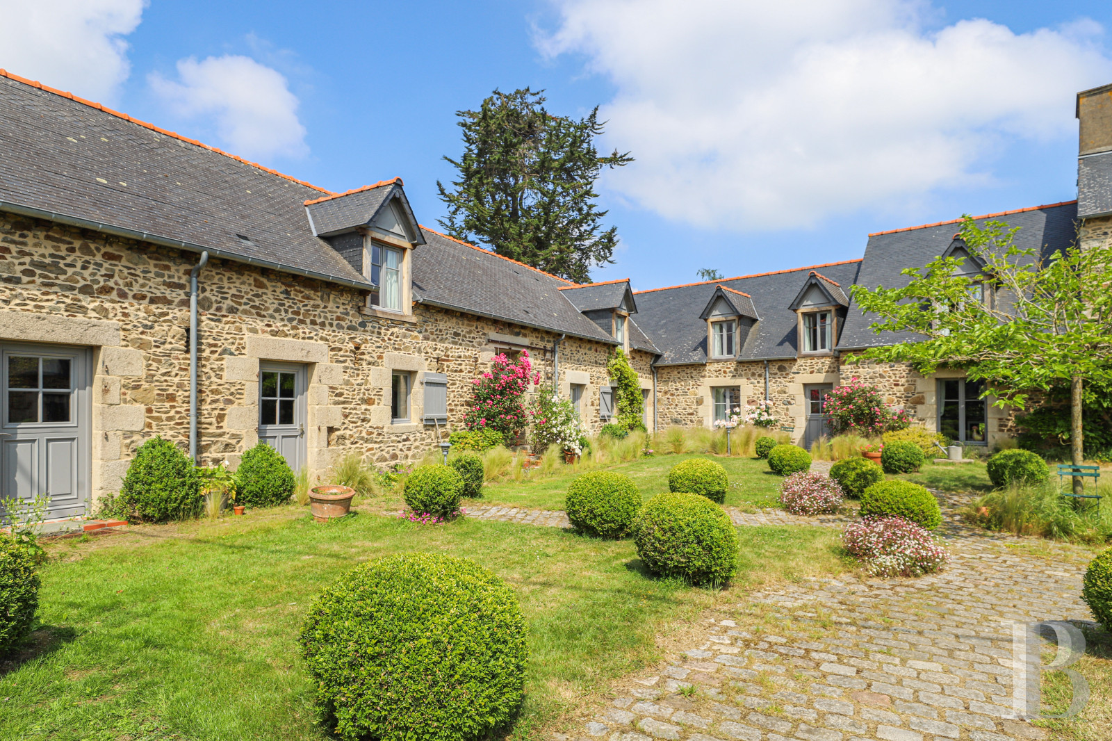A renovated 18th-century farm with several gites between Paimpol and Saint-Brieuc, in the Côtes d'Armor department - photo  n°1